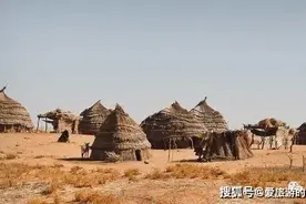 尼日尔｜漫漫黄沙，低矮的泥土平房图片