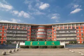 乘风破浪的毕业生，震旦职业学院欢迎您图片