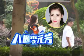 父亲去世后刘涛现身片场，靠忙碌工作忘记伤痛，与人热聊状态好图片
