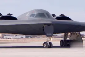 耗资20亿美元的美国隐形轰炸机：B-2“幽灵”视频封面