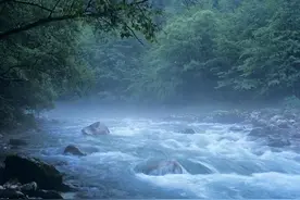 故事：弃斗战胜佛的身份，着黄金甲红战袍紫金冠，他是齐天大圣孙悟空图片