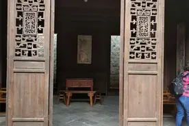 河北这一个小山村，隐藏一间巨大豪宅，如今无人居住图片