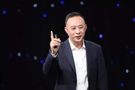 豪掷5亿收购负债十几亿酒厂，最终成功赚回800亿，成酒业首富图片