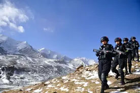【一线警察】雪域女警的寒冬训练日图片