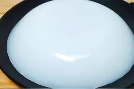 做凉粉时，只用淀粉和水就能做，详细步骤教给你，Q弹爽滑不断裂图片