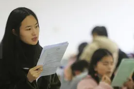 学生读研后发现，考研究生和保研究生差距很大，能力和地位均不同图片