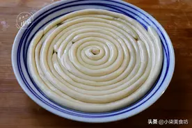 想吃牛肉面，教你自己在家做，面条筋道爽滑，这种做法实用靠谱图片