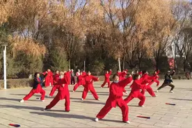 一起来运动 太极功夫扇 舞出精气神图片