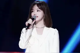 曾惹全网非议的她，配进导师团吗？图片