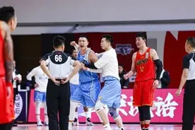 CBA荒唐闹剧！某俱乐部举报对手，忘恩负义，偷鸡不成蚀把米图片