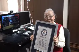 日本90岁游戏网红奶奶沉迷游戏39年，25万粉丝看她游戏里各种厮杀图片