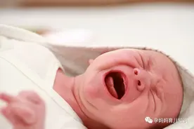宝宝睡觉时突然大哭，到底为什么？看完5个原因你就踏实了图片