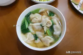 我家包馄饨，从不买馄饨皮！晒出馄饨皮做法，网友：太简单了图片