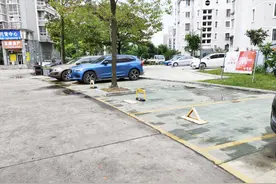 扬州中江嘉荷苑租了小区车位 有权安装地锁吗？图片