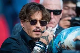 Johnny Depp 帅气亮相上海迪士尼度假区图片