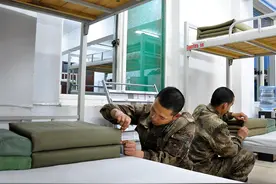 新兵的一天图片