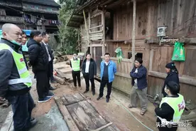 把房子起好，住在这舒舒服服，天天都是好日子！ ——邝驱到同乐苗族乡多个村屯督战脱贫攻坚工作图片
