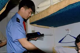 坐火车卧铺时，上车后为什么火车票要被乘务员收走？看完长知识了图片