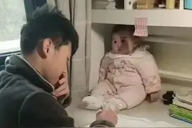 哥哥带娃火了，写作业将妹妹当作吉祥物，网友：为这个家付出太多图片