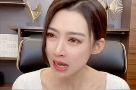 疯癫办公室尚妹“讨薪”，美女老板痛哭回应，错在太母性感情用事图片