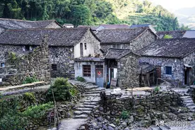 浙江一座600年的石头村，建筑全是石头垒砌，古朴静谧游客不多图片