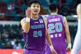 大器晚成！1米93山东后卫30岁才长大，巩晓彬已经足足等了他6年图片