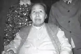 李燕娥：忠心事主53年，无儿无女，被毛泽东公开夸赞，死后得殊荣图片