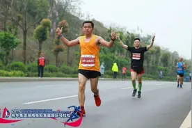 跑步1个月半马破2，1年全马破330，他说：热爱才能坚持图片