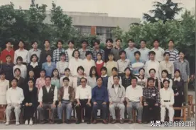 妈妈保存了22年的毕业留言册：同学每人一手好字，言语里满了真情图片