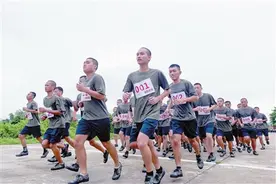 三亚吉阳区人武部：做预定新兵的“交心人”图片
