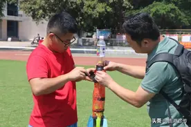 “哇，‘火箭’升空了”！贵港这些小伙伴太会玩了图片