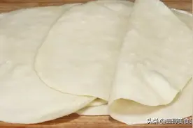水烙饼原来这么简单，不加1滴油，往蒸锅里一放，出锅又软又薄图片