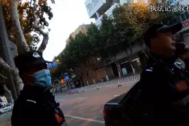 为遗失手机找主人 民警一次次试出密码图片