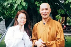 45岁林伟亮近况，遁入空门12载潜心修佛，与容祖儿母女俩开心留影图片