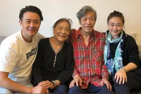 著名表演艺术家李苒苒晒与丈夫马精武合照，丈夫瘦削门牙掉了一颗图片