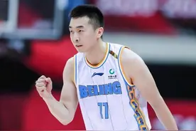 CBA再现伤人动作！24岁潜力前锋差点被毁，球迷：王骁辉第2图片