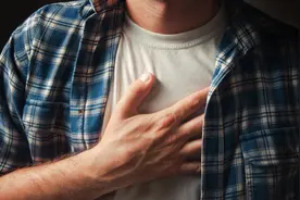 偶尔觉得心慌慌的，是心脏不好吗？该咋办？图片
