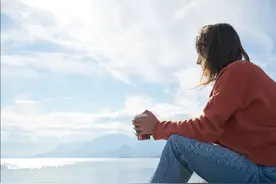 老人如果说自己是累赘、没用了，作为子女，该怎么做好呢图片