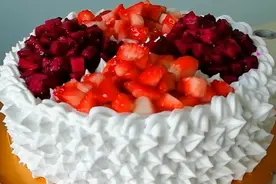 生日蛋糕，自己动手做有意义，学会了做给孩子吃，可把孩子乐坏了图片