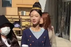 吴谨言素颜生图翻车，皮肤黄气色差青筋暴起，瘦到干瘪显老20岁图片