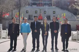 新疆张姓文化研究会携天山金土圣水参加中华张氏拜祖大典图片