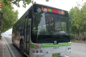 公交车私设线路非法运营，凭空多出17站！执法人员拦车查处视频封面