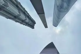 环球金融中心观光厅今天恢复开放！陆家嘴“四高”天际线重启拼上最后一块拼图图片