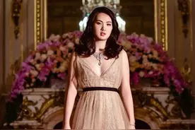 华为千金姚安娜瘦了，气质赶超姐姐孟晚舟，穿衣时髦秀凹凸身材图片