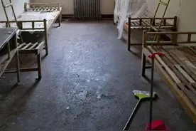 大一新生看到宿舍心凉了？某些985高校宿舍不翻新，会影响招生图片