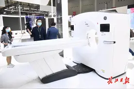 刚在上海进博会上展出，“雷神山同款抗疫神器”又亮相健博会图片