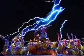 构思奇妙的《百鸟朝凤》 | “迎建党百年 享美好生活”浙江省民间音舞大型广场展演图片