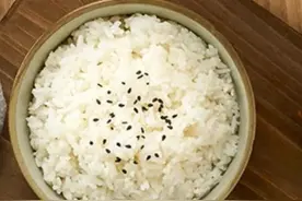 没有柴火灶，如何做出一碗香甜软糯的柴火饭？图片