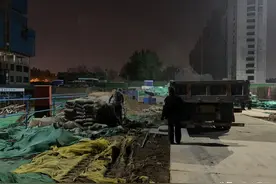 没有夜间施工手续 建筑工地“悄悄”施工图片