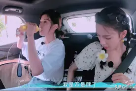 路人缘爆好的小花在线婊气翻车？乔欣翻白眼的心都藏不住了...图片